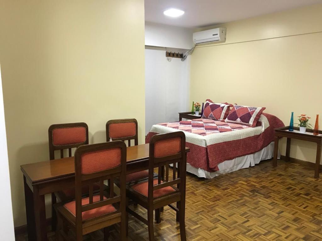 2433 Avenida Santa Fe Apartamento