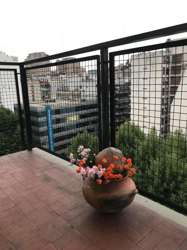 2433 Avenida Santa Fe *